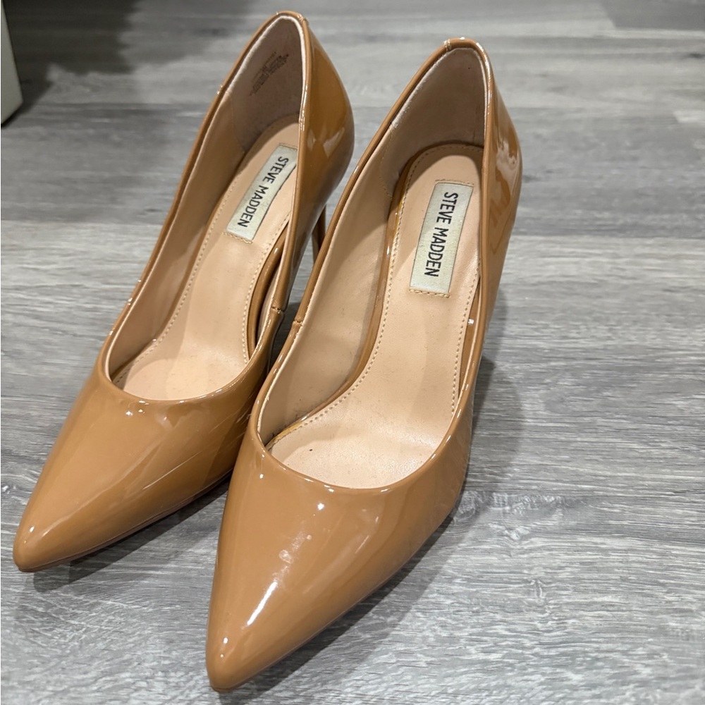 Steve Madden Glossy Tan Heels